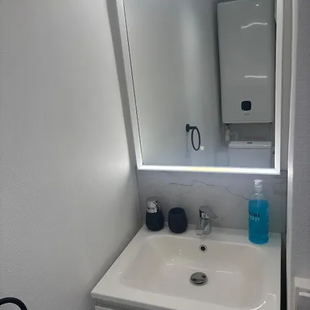 Cozy Calme Parking Gratuit Proche Du Centre De Appartement